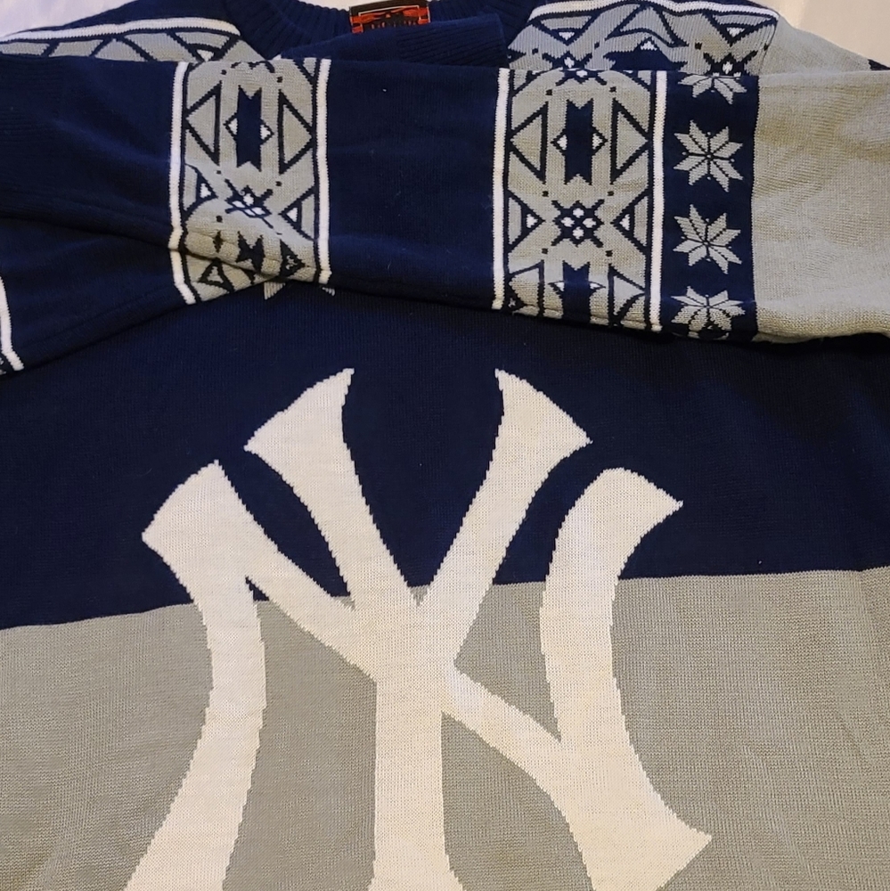 Yankees "ugly sweater"